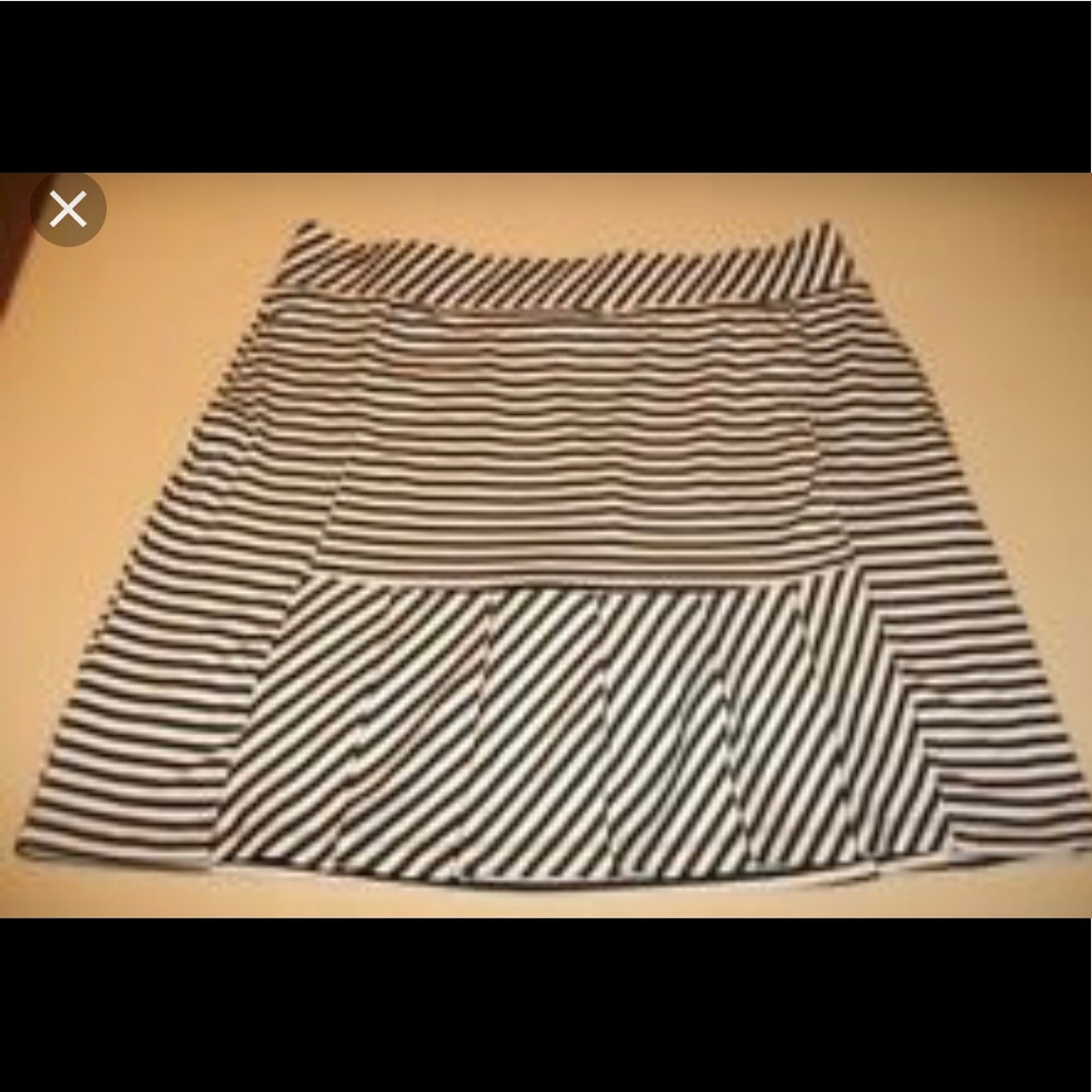 Izod Golf size L skirt with shorts (skort)